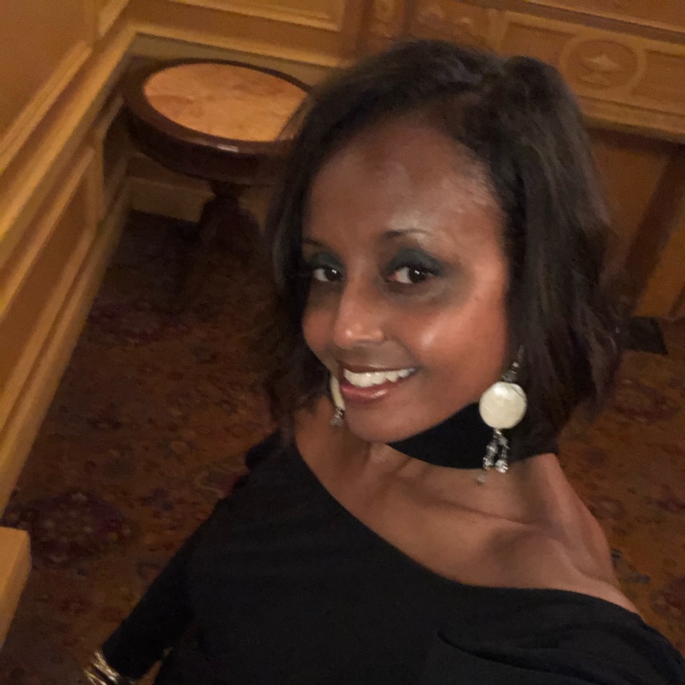 Meet your Posher, Cynthia